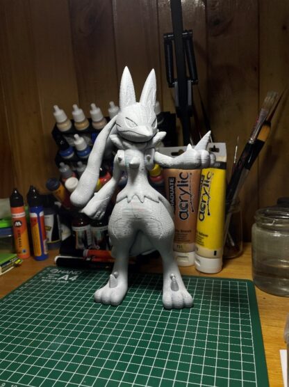 Lucario impreso en filamento sin pintar